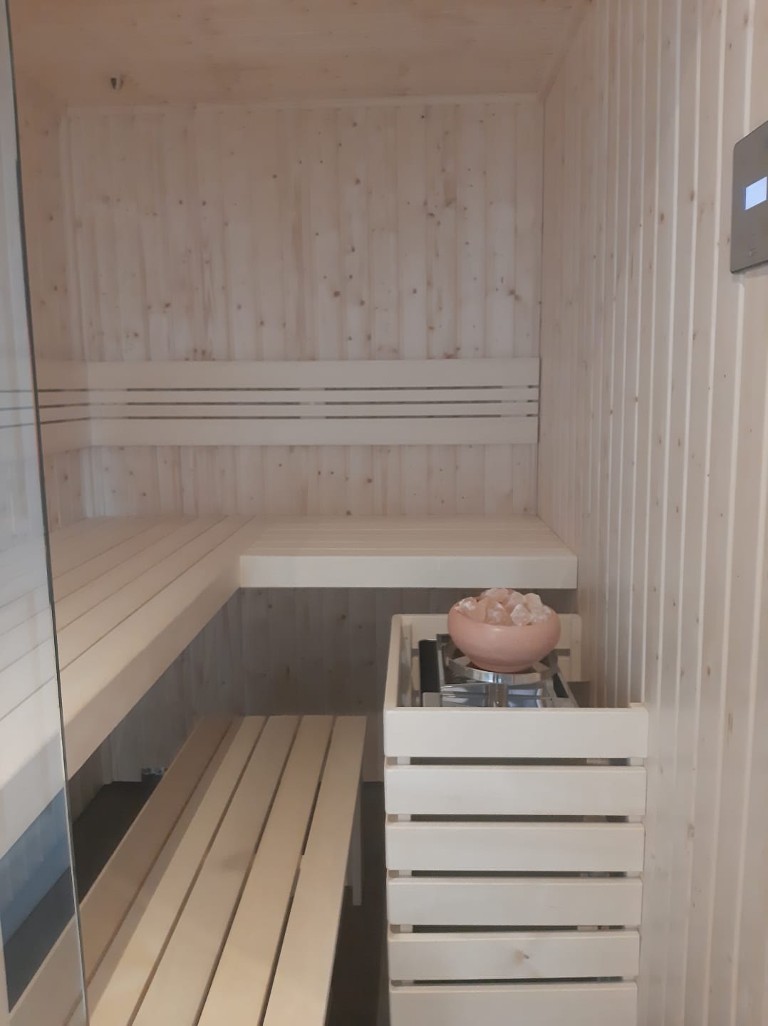 Sole-Therme Ofen in angepasster Sauna für verbesserten Schlaf