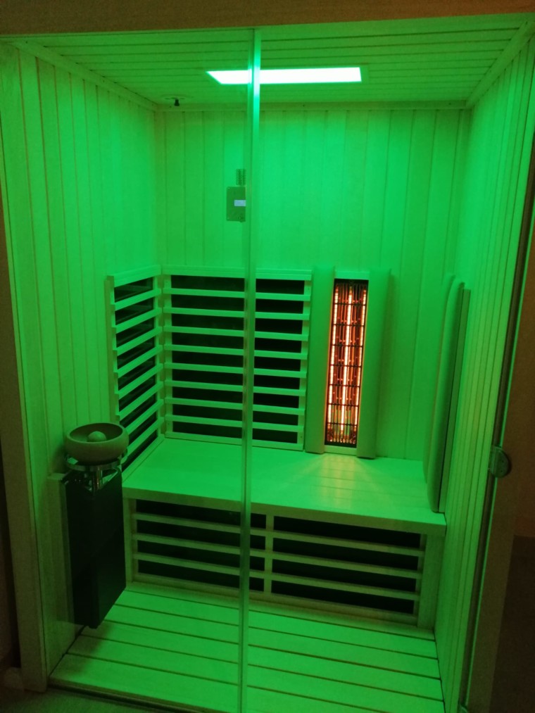 Grüne LED Ausleuchtung bei Infrarotsauna